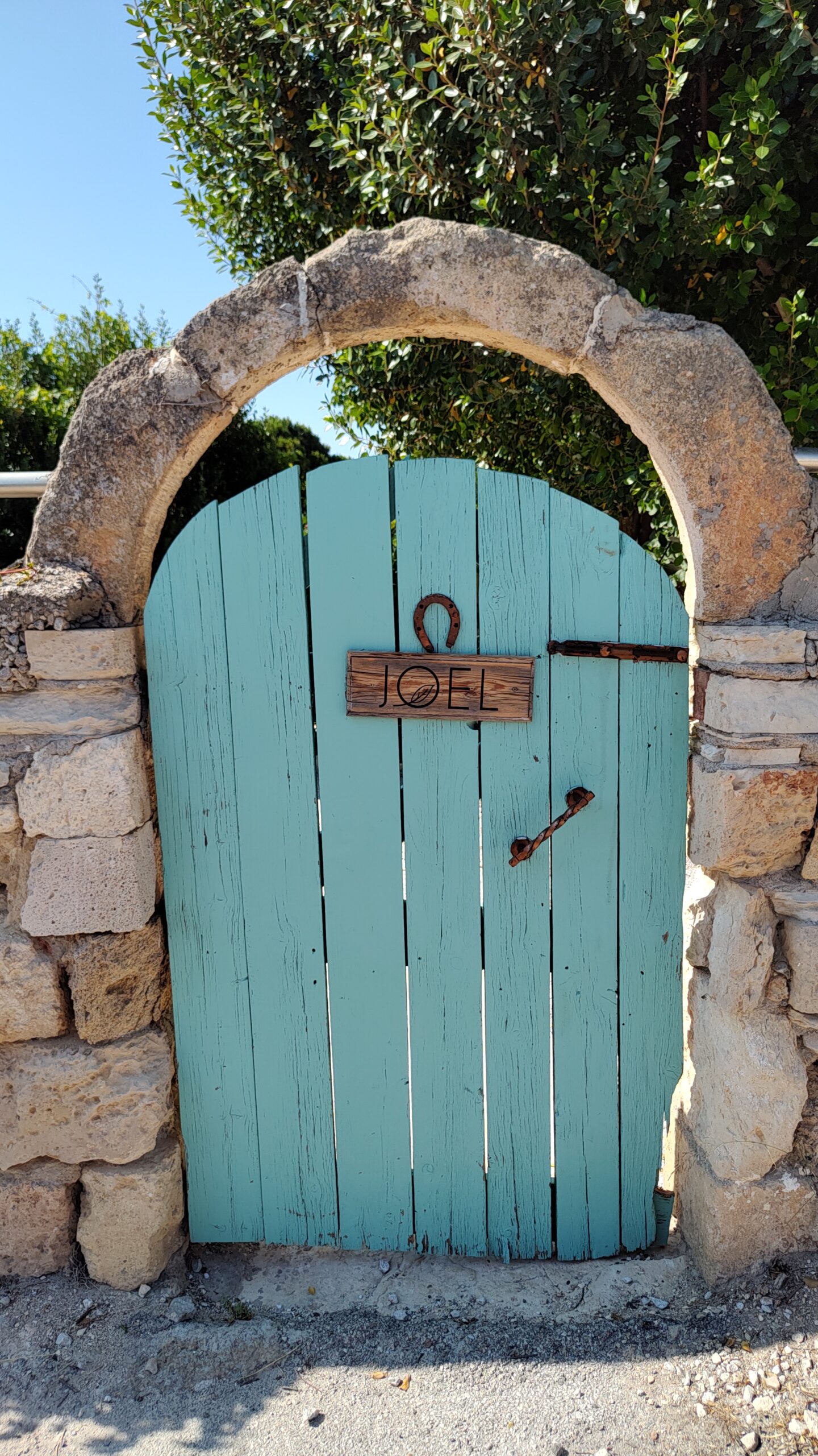 Fotos zum Thema "anklopfen" aus dem Sommerurluab auf Kreta 2023.